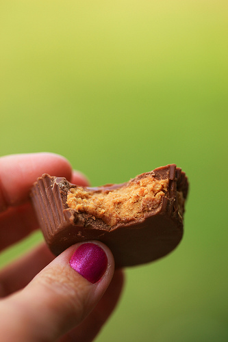Mindless Eating: Why We Eat More Than We Think!